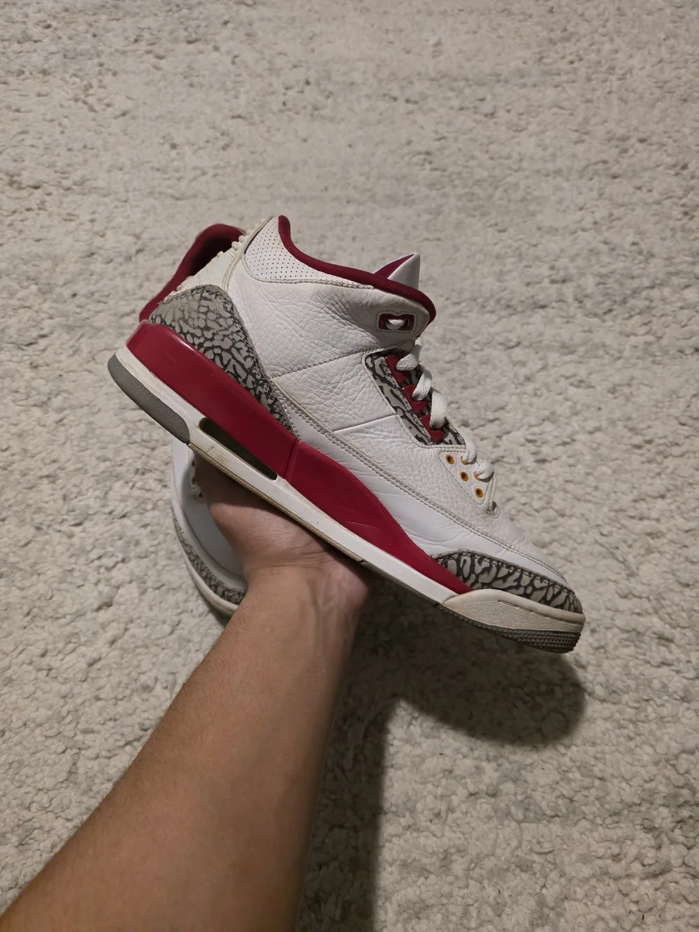 Jordan Men's White and Red Retro Basketball Sneakers